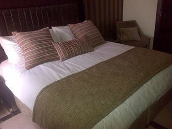 Quo Vadis Hotel Abuja Bagian luar foto