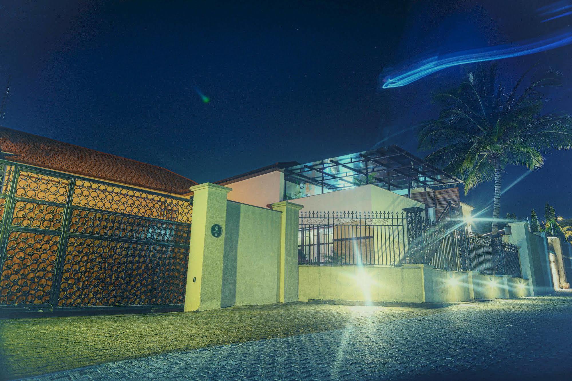 Quo Vadis Hotel Abuja Bagian luar foto