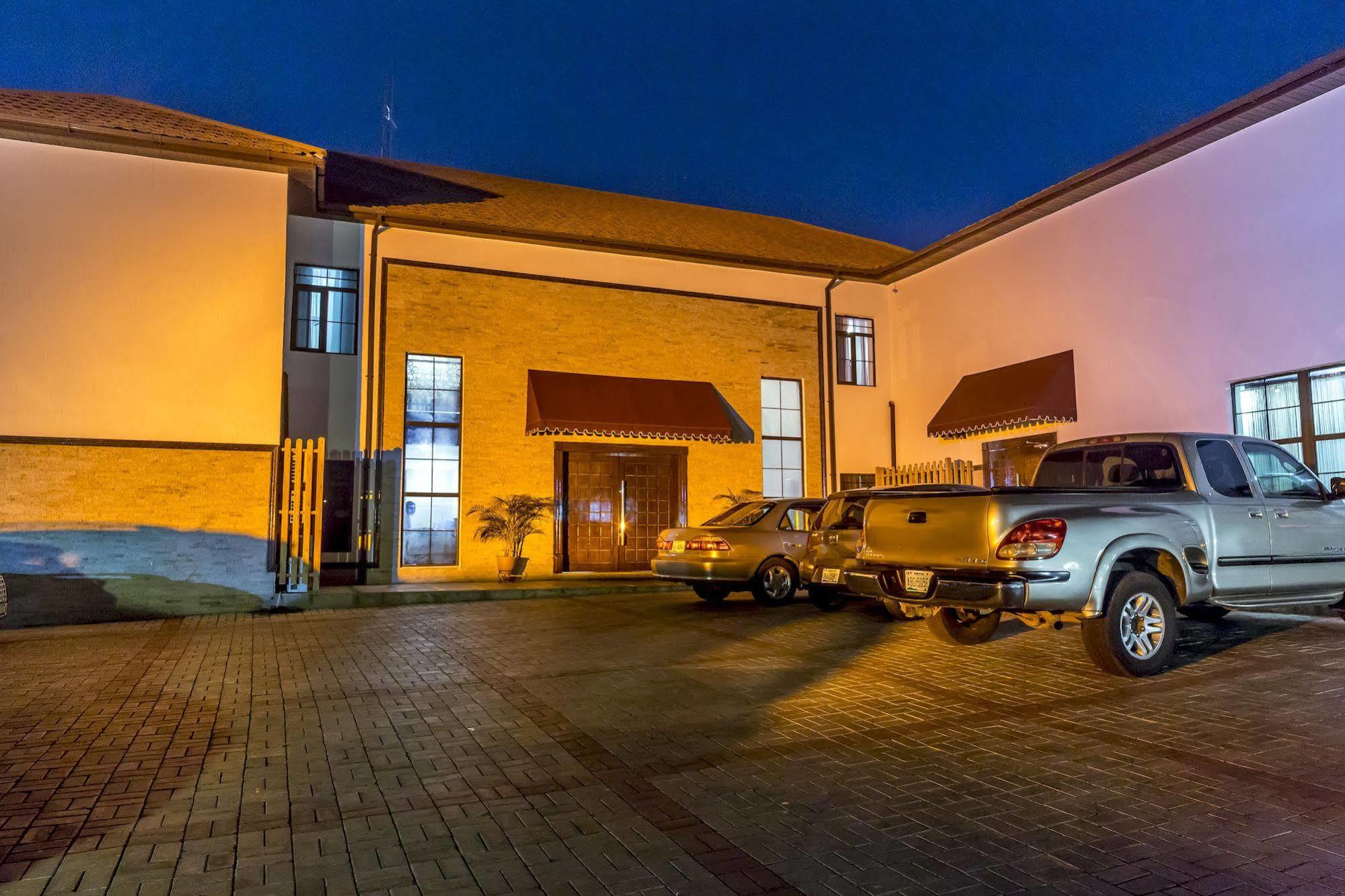 Quo Vadis Hotel Abuja Bagian luar foto